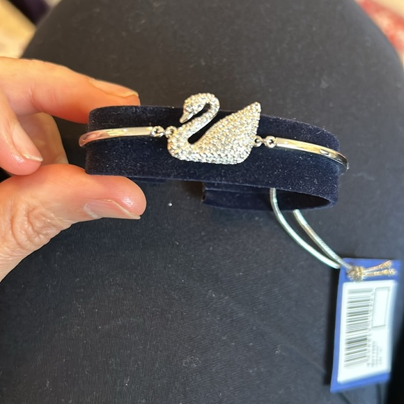Vintage Swarovski Swan Bracelet with Box - Picture 4 of 10